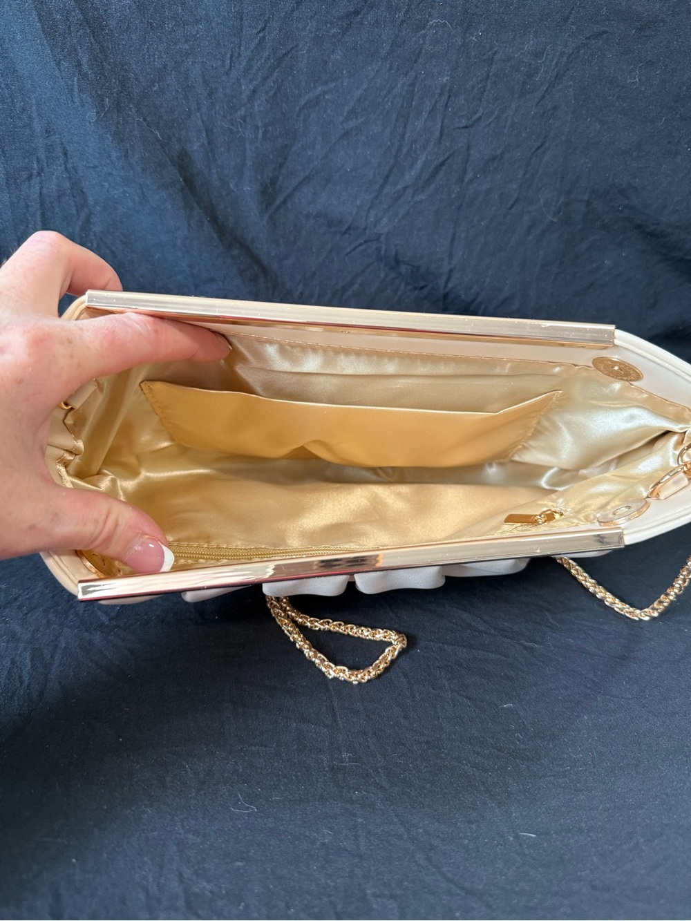 Elegant Cream Faux Leather Pleated Clutch/Shoulder Bag with Chain - Picture 6 of 7
